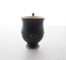 Load image into Gallery viewer, 宮里 絵美作 金彩鉄釉 カップ