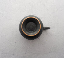 Load image into Gallery viewer, 宮里 絵美作 金彩鉄釉 カップ