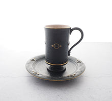 Load image into Gallery viewer, 宮里 絵美作 金彩鉄釉 ティーカップ・ソーサー